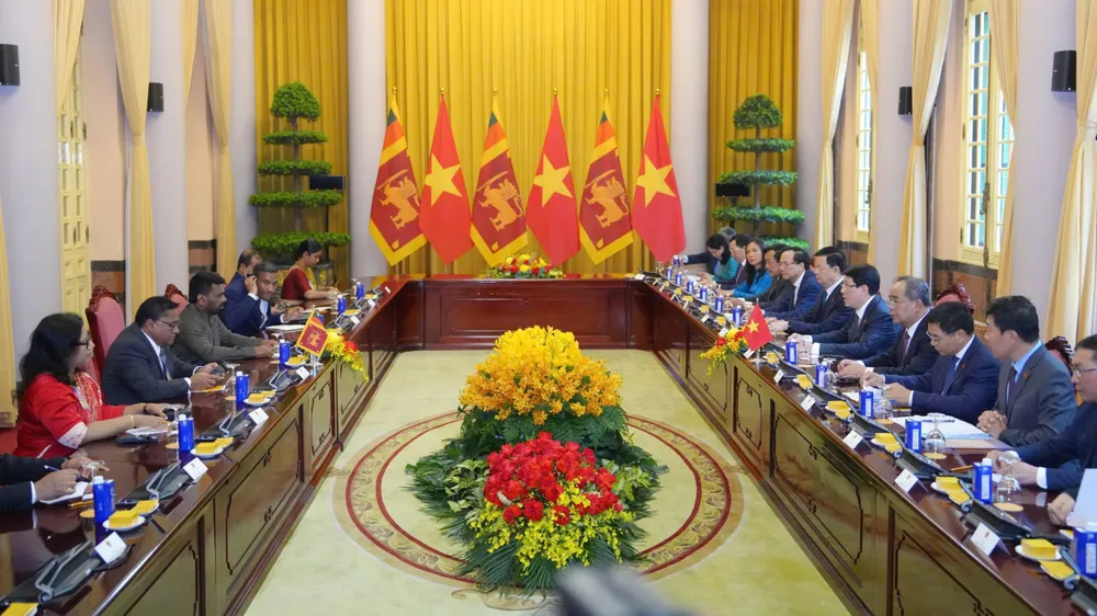 Chủ tịch nước Lương Cường và Tổng thống Sri Lanka hội đàm, ngày 5-5. Ảnh: ĐỖ TRUNG