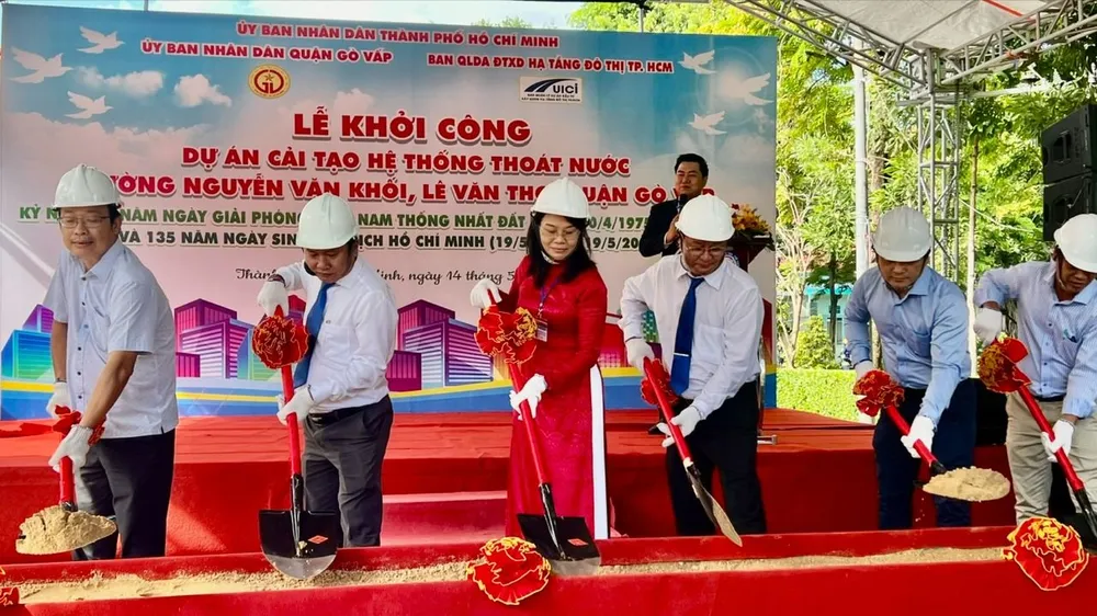 Khởi công xây dựng hệ thống thoát nước đường Nguyễn Văn Khối (quận Gò Vấp). Ảnh: QUỐC HÙNG 
