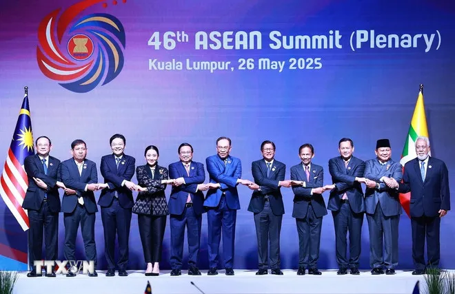 Thủ tướng Phạm Minh Chính và lãnh đạo các nước ASEAN, Timor-Leste tham dự Phiên toàn thể Hội nghị Cấp cao ASEAN lần thứ 46. Ảnh: TTXVN