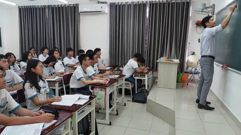 Học sinh lớp 9, Trường THPT Nam Sài Gòn (quận 7) trong giờ ôn tập môn Ngữ văn vào cuối tháng 5-2025