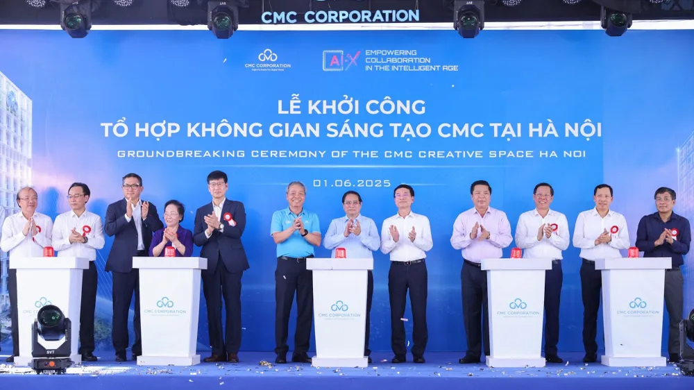 Thủ tướng Phạm Minh Chính và các đại biểu thực hiện nghi thức khởi công Tổ hợp Không gian sáng tạo CMC. Ảnh: Nhật Bắc