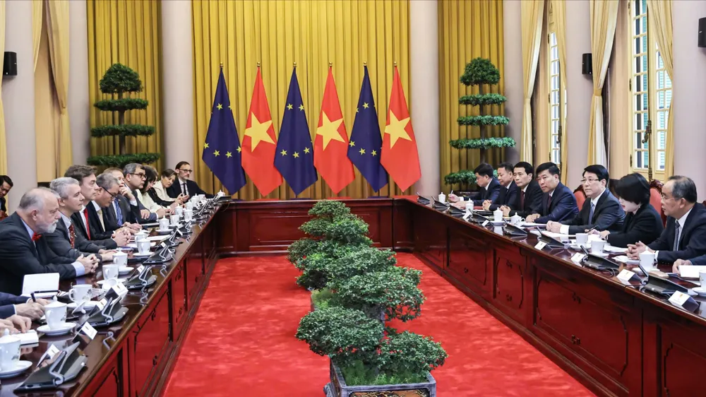 Chủ tịch nước Lương Cường tiếp Đại sứ Liên minh châu Âu (EU) và đại sứ, đại biện các nước thành viên EU tại Việt Nam, ngày 9-6. Ảnh: VIẾT CHUNG