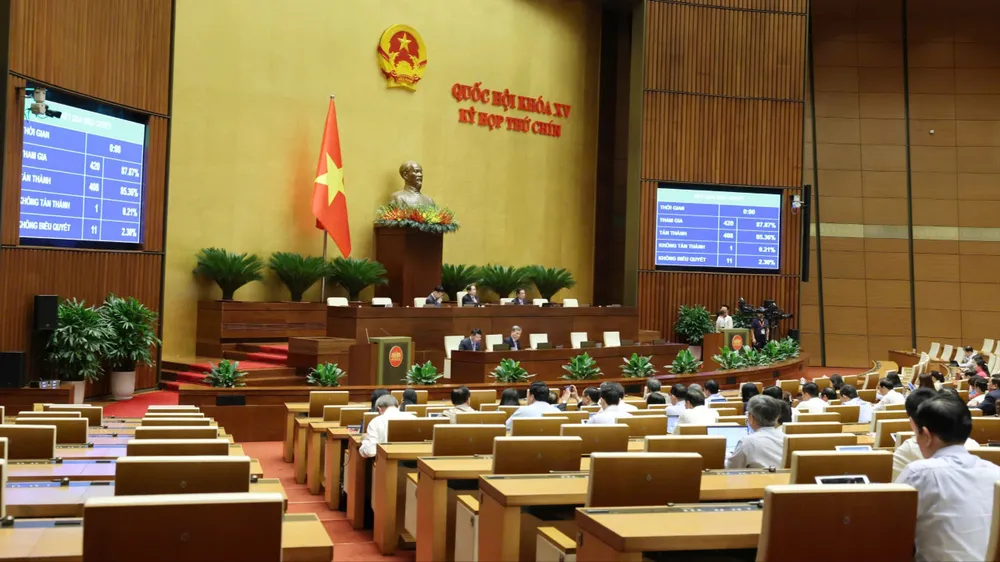 Quốc hội biểu quyết thông qua Luật sửa đổi, bổ sung một số điều của Luật Chất lượng sản phẩm, hàng hóa. Ảnh: QUANG PHÚC