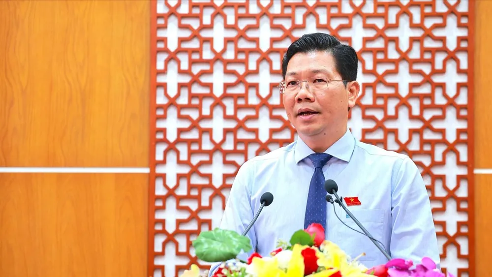 Đồng chí Nguyễn Mạnh Hùng, Bí thư Tỉnh ủy Tây Ninh, Chủ tịch HĐND tỉnh Tây Ninh phát biểu tại kỳ họp