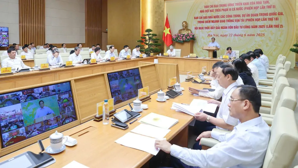 Phiên họp Ban Chỉ đạo Trung ương triển khai xóa nhà tạm, nhà dột nát trên phạm vi cả nước; Ban Chỉ đạo Nhà nước các công trình, dự án quan trọng quốc gia, trọng điểm ngành; thúc đẩy giải ngân vốn đầu tư công năm 2025. Ảnh: VIẾT CHUNG