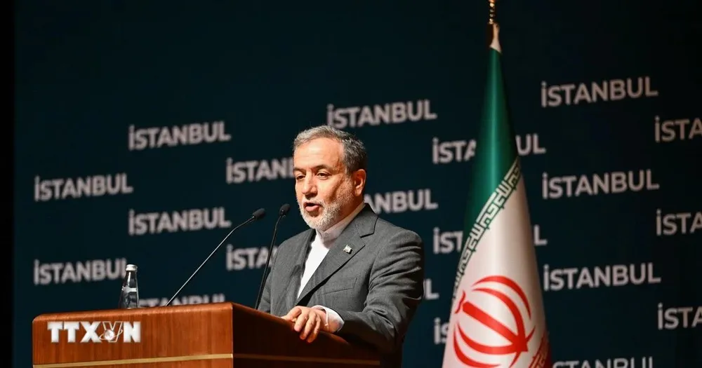 Ngoại trưởng Iran Abbas Araghchi phát biểu tại cuộc họp báo ở Istanbul, Thổ Nhĩ Kỳ, ngày 22-6-2025. Ảnh: THX/TTXVN