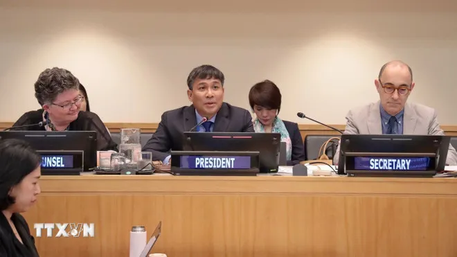 Thứ trưởng thường trực Bộ Ngoại giao Nguyễn Minh Vũ (giữa) điều hành hội nghị trên cương vị Chủ tịch. Ảnh: TTXVN