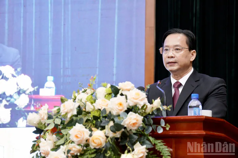 Đồng chí Hoàng Văn Nghiệm, Bí thư Tỉnh ủy, Trưởng Đoàn đại biểu Quốc hội tỉnh Lạng Sơn phát biểu tại buổi lễ