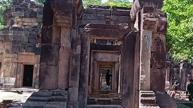 Di tích ngôi đền phía Campuchia gọi Ta Moan Thom, còn Thái Lan gọi là Ta Muen Thom. Ảnh: KHMER TIMES