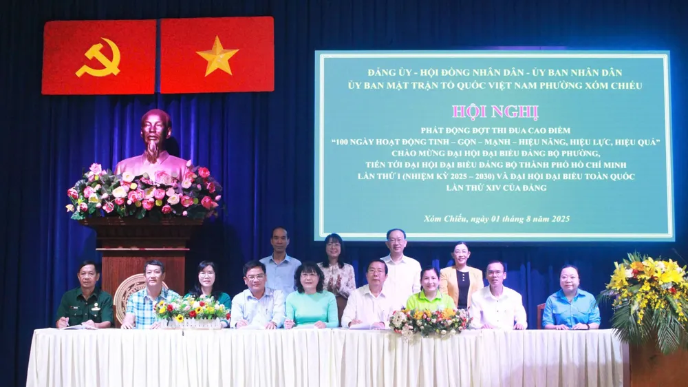 Các đơn vị ký kết thi đua tại lễ phát động