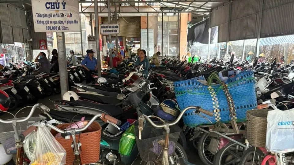 Điểm giữ xe ở chợ An Hòa bị người dân phản ánh thu giá cao hơn quy định