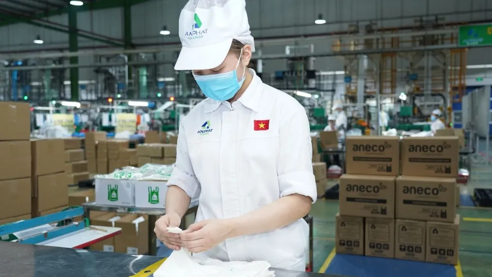 Dự thảo đã làm rõ ai là bên chịu trách nhiệm tái chế hoặc đóng góp tài chính trong trường hợp sản phẩm, bao bì cùng nhãn hiệu được sản xuất bởi nhiều bên