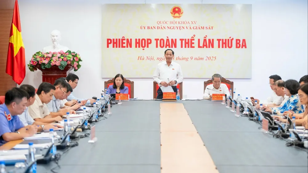 Phó Chủ tịch Quốc hội Trần Quang Phương phát biểu tại phiên họp 