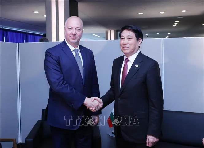 Chủ tịch nước Lương Cường gặp Thủ tướng Bulgaria Rosen Zhelyazkov. Ảnh: TXVN