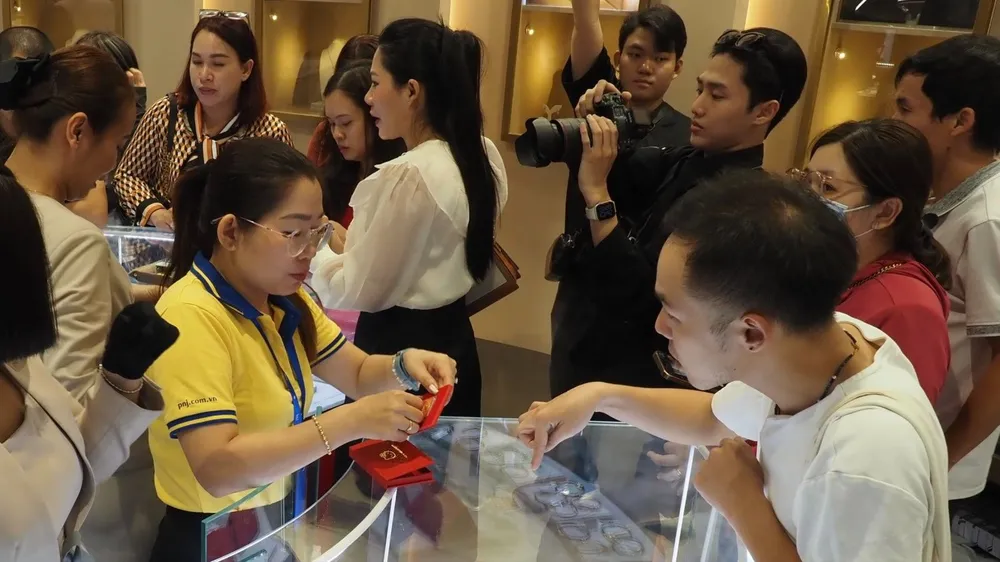 Giá vàng thế giới tăng trở lại, giá vàng trong nước giảm