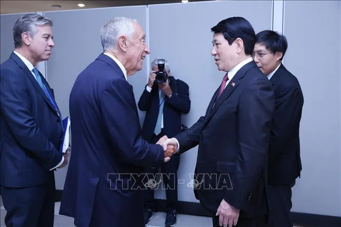 Chủ tịch nước Lương Cường gặp Tổng thống Bồ Đào Nha Marcelo Rebelo de Sousa. Ảnh: TTXVN