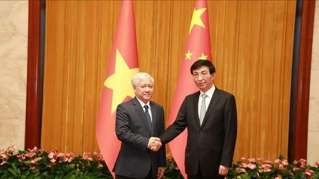 Chủ tịch Ủy ban Trung ương MTTQ Việt Nam Đỗ Văn Chiến và đồng chí Vương Hộ Ninh, Chủ tịch Chính Hiệp Toàn quốc Trung Quốc