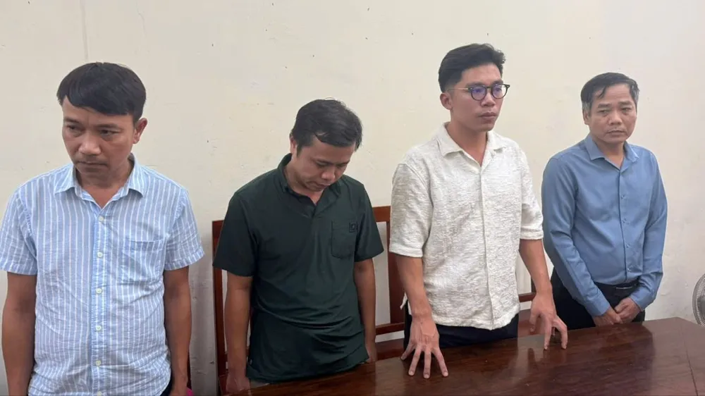 Các đối tượng tại cơ quan điều tra. Ảnh: CACC