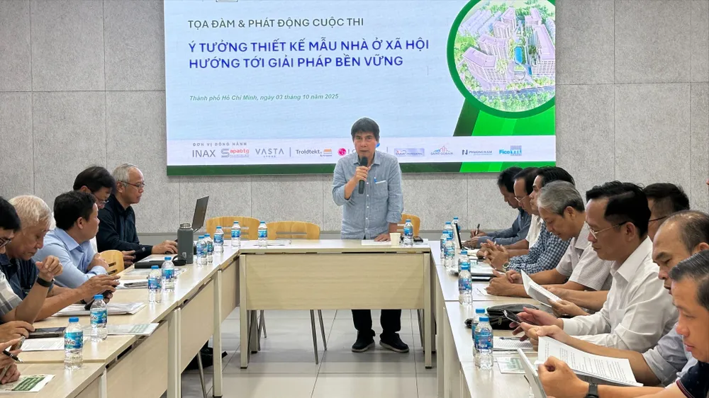 Quang cảnh tổ buổi tọa đàm và phát động cuộc thi “Ý tưởng thiết kế mẫu NƠXH hướng tới giải pháp bền vững”. Ảnh: THANH HIỀN