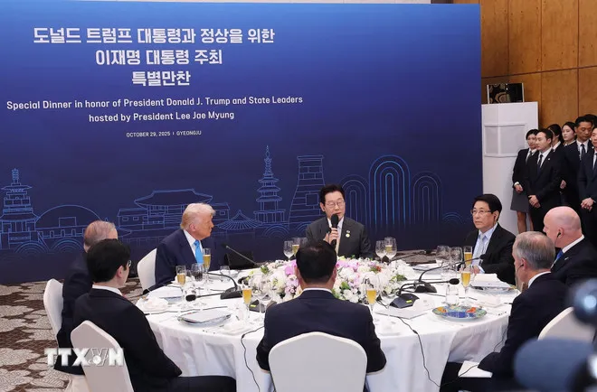 Chủ tịch nước Lương Cường dự chiêu đãi chào mừng của Tổng thống Hàn Quốc Lee Jae Myung. Ảnh: TTXVN