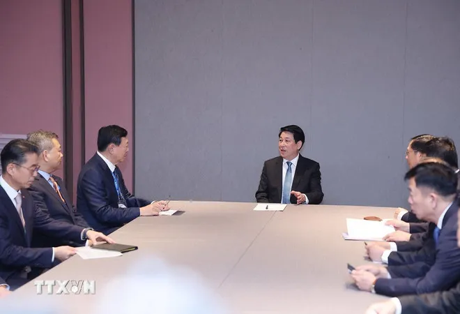 Chủ tịch nước Lương Cường tiếp Chủ tịch Tập đoàn Lotte Shin Dong-bin. Ảnh: TTXVN