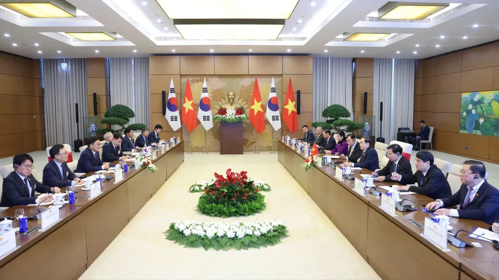 Chủ tịch Quốc hội Trần Thanh Mẫn và Chủ tịch Quốc hội Hàn Quốc Woo Won Shik hội đàm, chiều 20-11. Ảnh: QUANG PHÚC