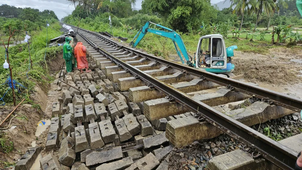 Các đơn vị trong ngành huy động tối đa lực lượng nhằm khắc phục sự cố do mưa lũ tại khu vực Nam Trung bộ