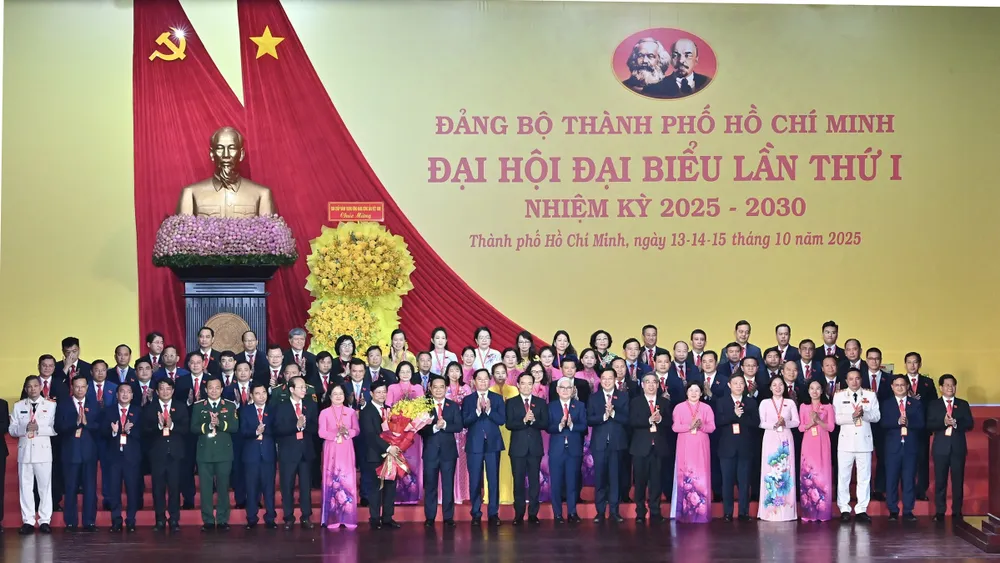 Các đồng chí Ban Chấp hành Đảng bộ TPHCM nhiệm kỳ 2025-2030. Ảnh: VIỆT DŨNG
