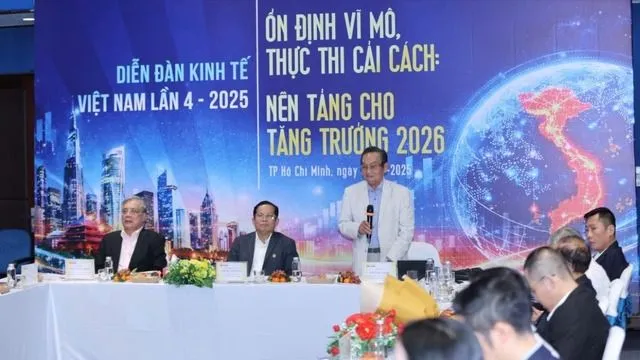 Quang cảnh Diễn đàn Kinh tế Việt Nam lần thứ 4, ngày 31-12