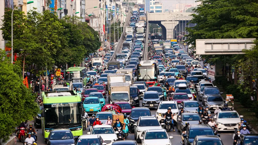 Vào mỗi kỳ nghỉ lễ dài ngày, các cửa ngõ ở Thủ đô thường kẹt cứng do lượng phương tiện giao thông đổ về quê, đi du lịch