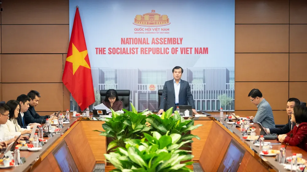 Phó Chủ nhiệm Văn phòng Quốc hội Nguyễn Mạnh Hùng phát biểu tại hội nghị 