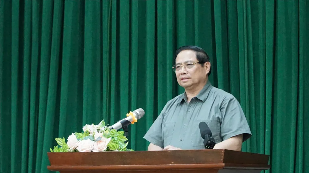 Thủ tướng Phạm Minh Chính phát biểu tại buổi làm việc, tối 1-3. Ảnh: H.G