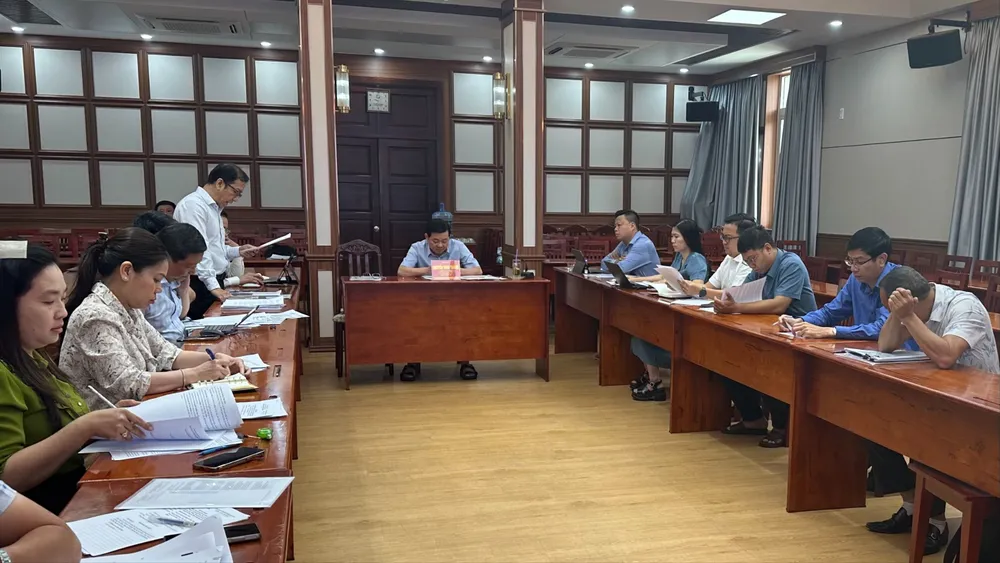 Tổ Công tác 1645 làm việc với chủ đầu tư các dự án nhà ở thương mại, ngày 13-3. Ảnh: THANH HIỀN