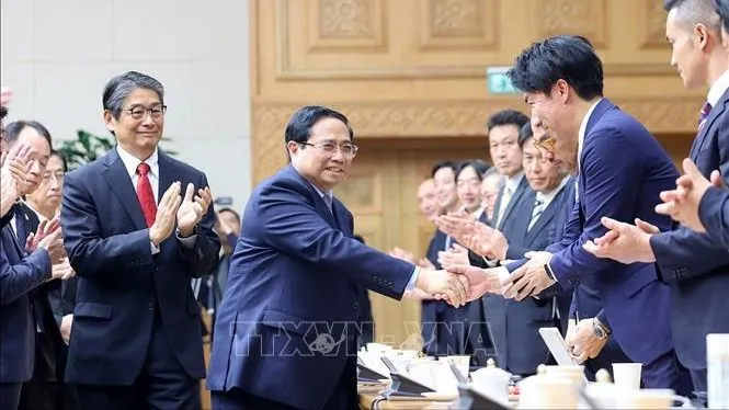 Thủ tướng Phạm Minh Chính với các doanh nghiệp Nhật Bản. Ảnh: TTXVN