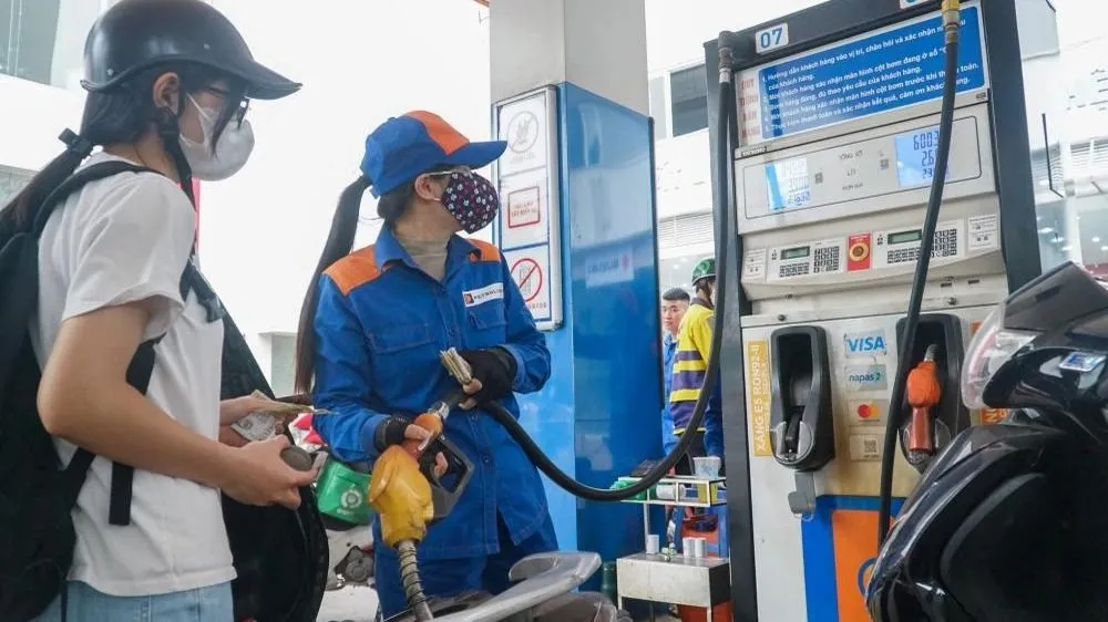 Giá xăng dầu đồng loạt giảm