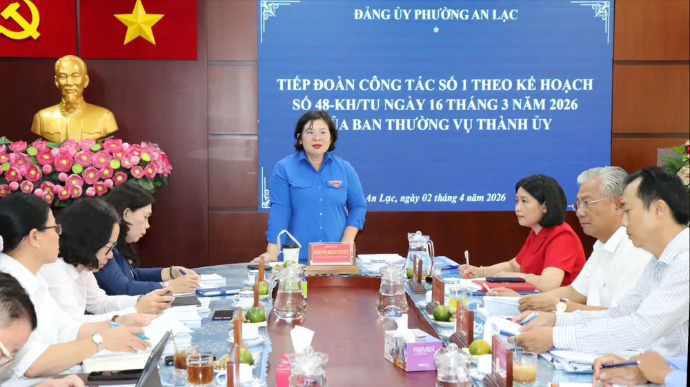 Phó Bí thư Thành ủy TPHCM Văn Thị Bạch Tuyết phát biểu tại buổi khảo sát ở phường An Lạc