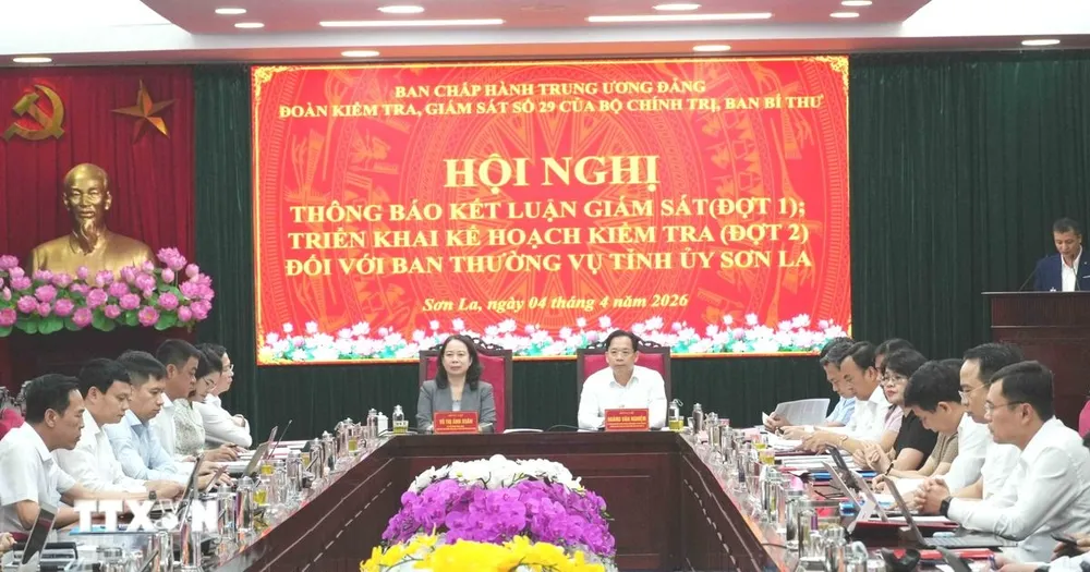 ttxvn-doan-kiem-tra-giam-sat-cua-bo-chinh-tri-ban-bi-thu-lam-viec-voi-ban-thuong-vu-tinh-uy-son-la-1-8214.jpg