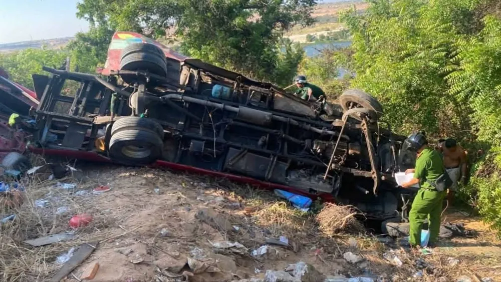 Hiện trường vụ tai nạn xe khách tại Lâm Đồng, ngày 6-4