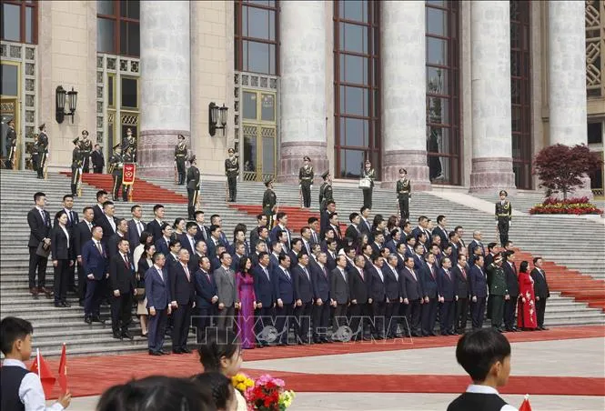 Đoàn đại biểu cấp cao Việt Nam tham dự Lễ đón. Ảnh: TTXVN