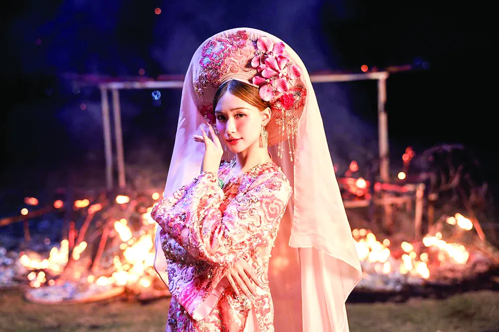 Ca sĩ Hòa Minzy trong MV Bắc Bling.jpg