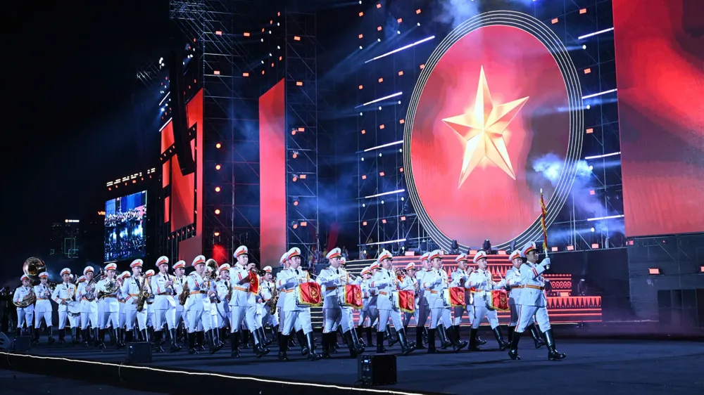 Đoàn quân nhạc diễu hành tại chương trình "Tự hào là người Việt Nam 2026". Ảnh: HÀ VƯƠNG