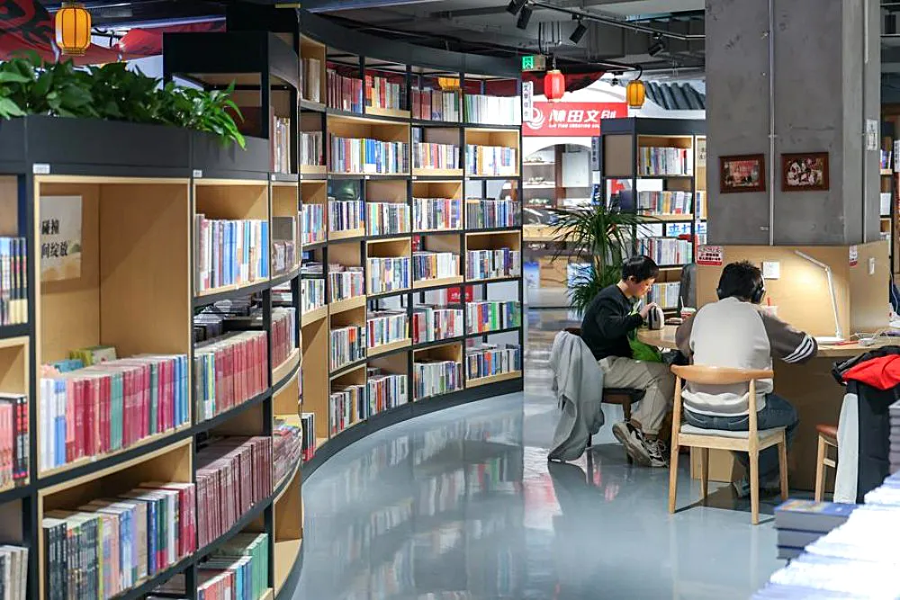 CN5 Anh1-China-bookstores.jpg