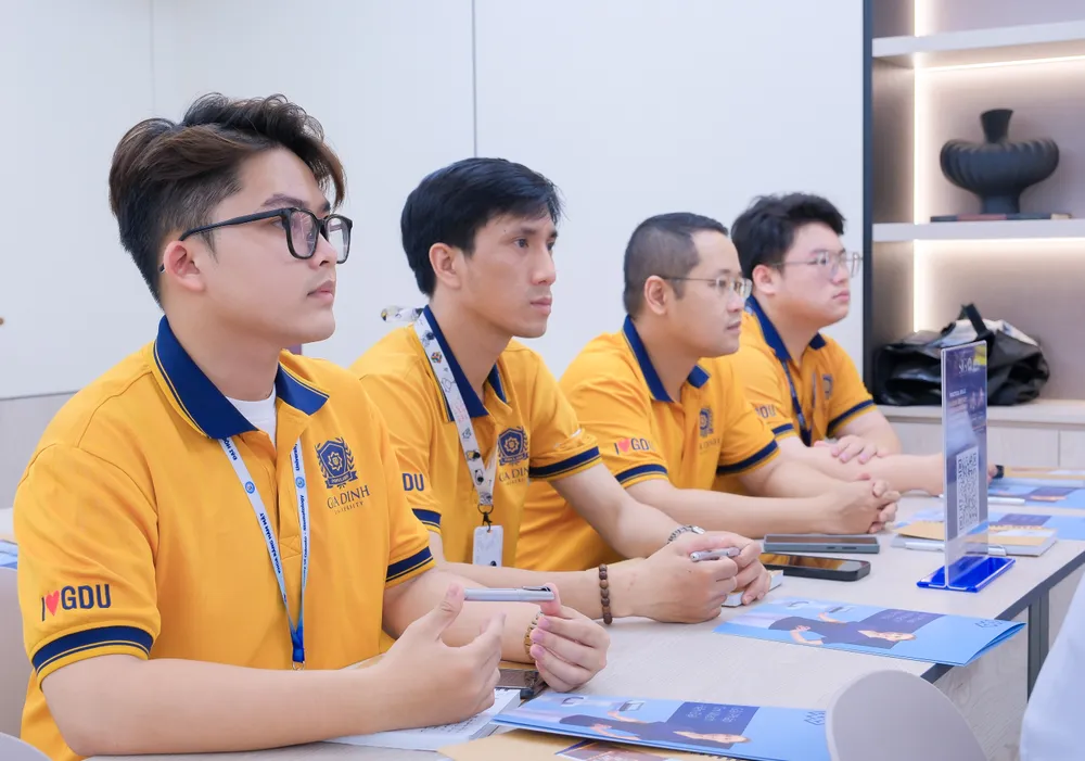 Giảng viên Khoa y Trường ĐH Gia Định trong giờ trao đổi chuyên môn .jpg