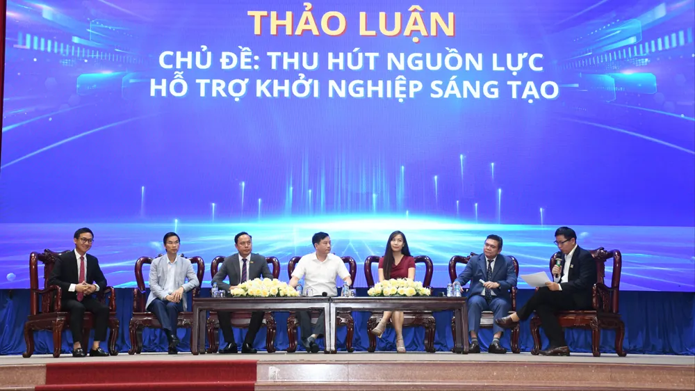 Các chuyên gia, nhà khoa học, doanh nghiệp tham gia phiên thảo luận tại diễn đàn