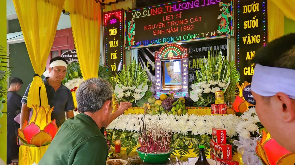 Hài cốt liệt sĩ Nguyễn Trọng Cát được đưa về quê nhà an táng sau 54 năm xa cách 