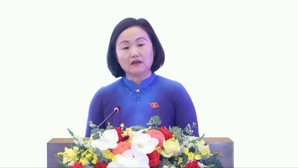 Phó Chủ nhiệm Ủy ban Kinh tế và Tài chính Phạm Thúy Chinh trình bày tham luận tại diễn đàn. Ảnh: QUANG PHÚC