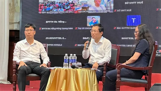Các đại biểu trao đổi các nội dung triển khai Luật Báo chí 2025. Ảnh: PHẠM SỸ