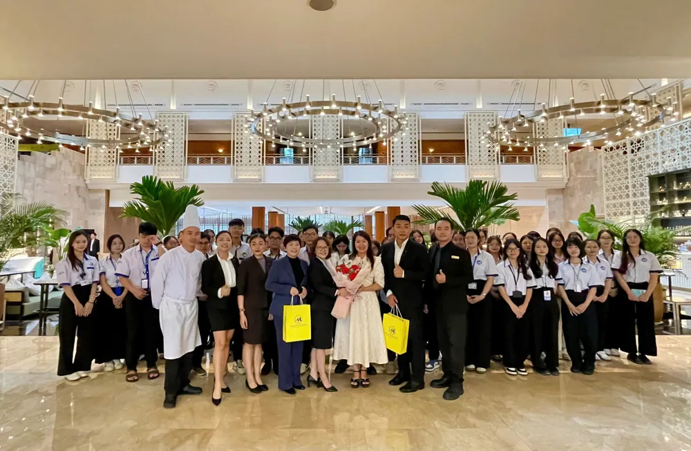 Sinh viên Trường ĐH Tài chính Marketing TPHCM đi thực tế tại doanh nghiệp.jpg