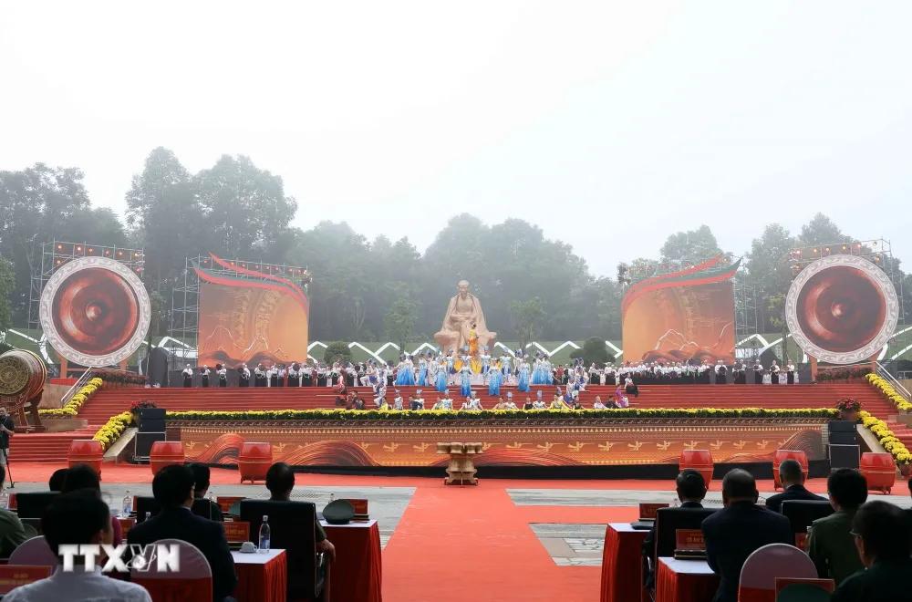 1909-tong-bi-thu-chu-tich-nuoc-khanh-thanh-tuong-dai-bac-ho-voi-non-song-13.jpg