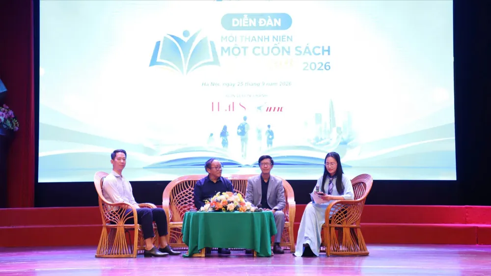 Các đại biểu chia sẻ tại diễn đàn “Mỗi thanh niên một cuốn sách làm bạn". Ảnh: HẢI ANH